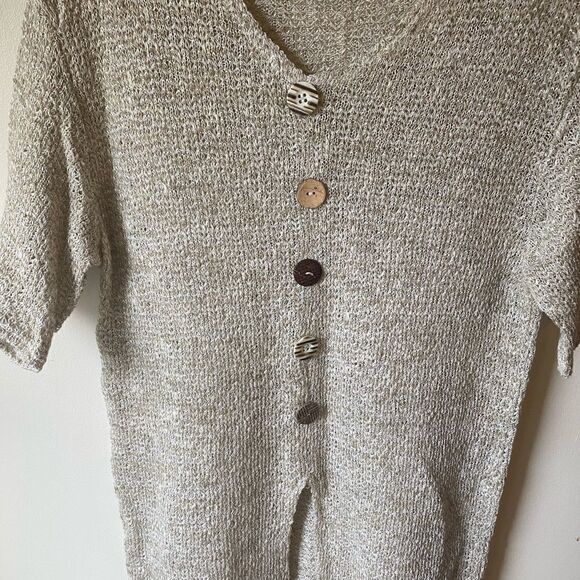 VTG 90s Open Knit Short Sleeve Mix Matched Buttons - Picture 6 of 9